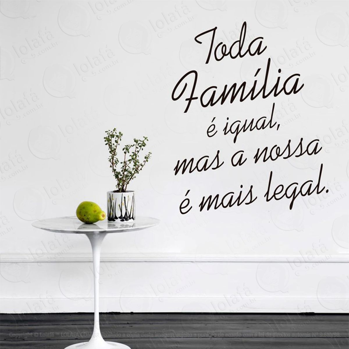 nossa família É adesivo de parede frase personalizada para sala, quarto, porta e vidro - mod:36