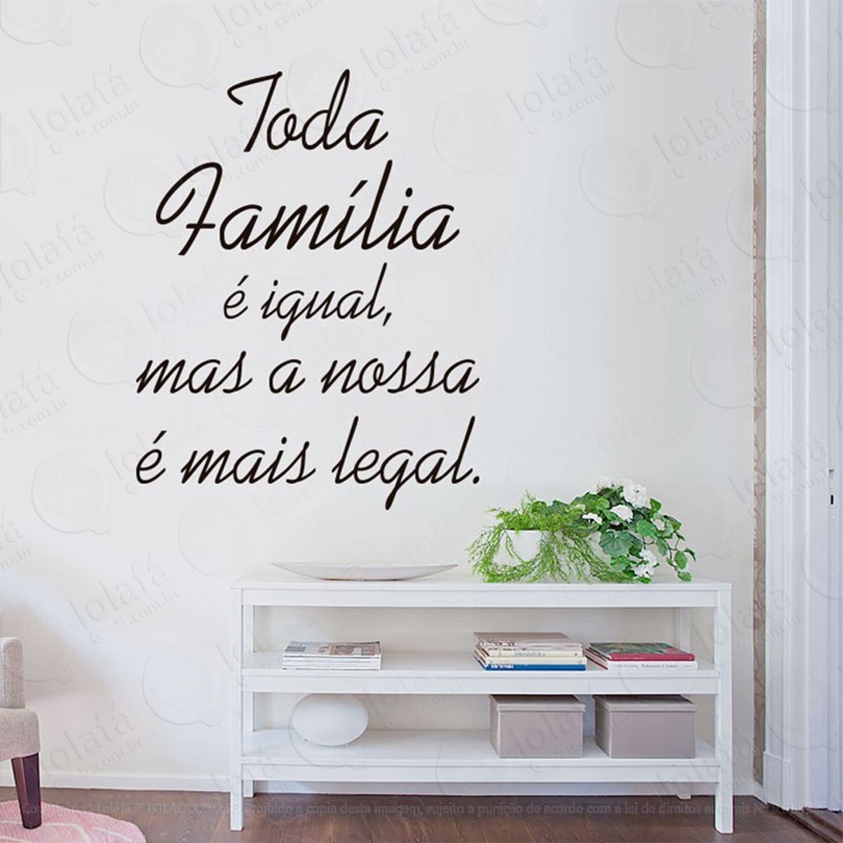 nossa família É adesivo de parede frase personalizada para sala, quarto, porta e vidro - mod:141